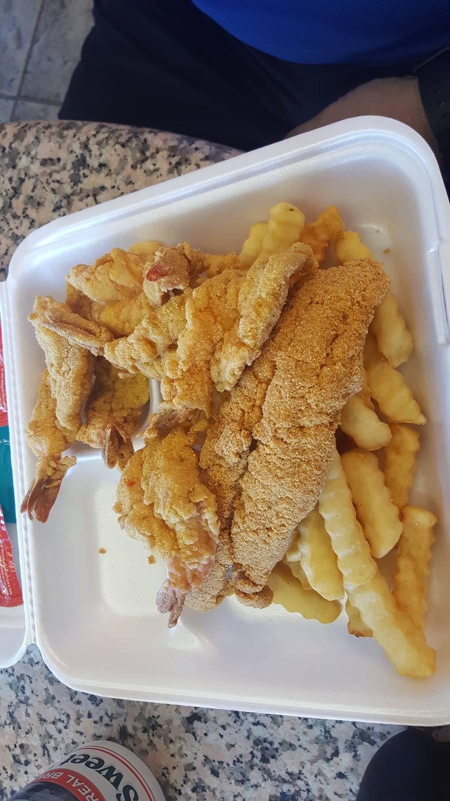 Mama Seafood | restaurant | 10196 Jensen Dr, Houston, TX 77093, USA | 7136928432 OR +1 713-692-8432