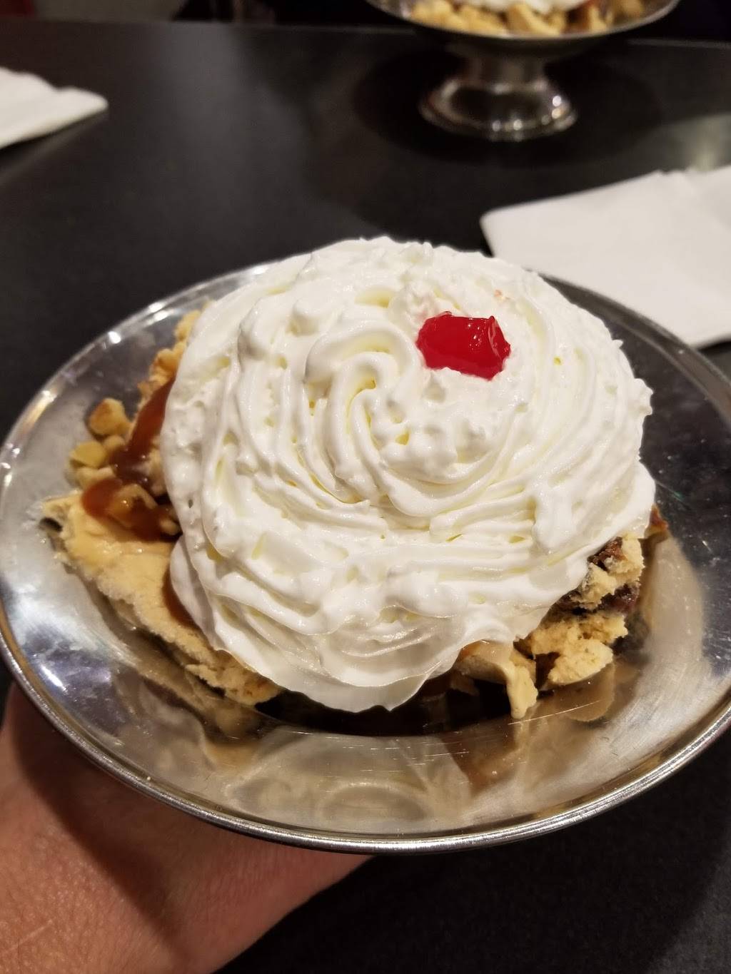 Friendlys | restaurant | 841 Dalton Ave, Pittsfield, MA 01201, USA | 4134430282 OR +1 413-443-0282