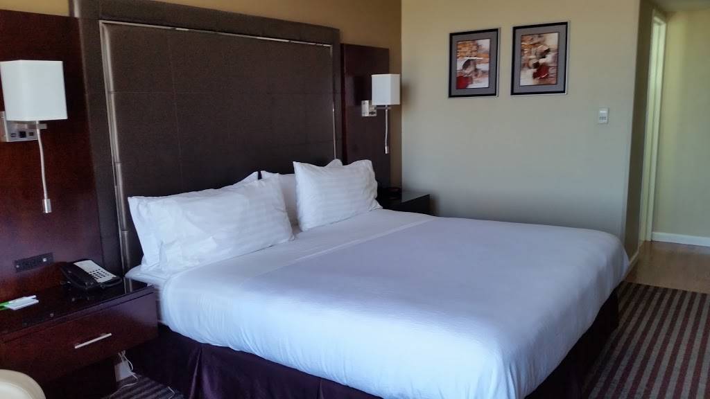 Holiday Inn Orlando East- UCF Area | restaurant | 1724 N Alafaya Trail, Orlando, FL 32826, USA | 4076589008 OR +1 407-658-9008