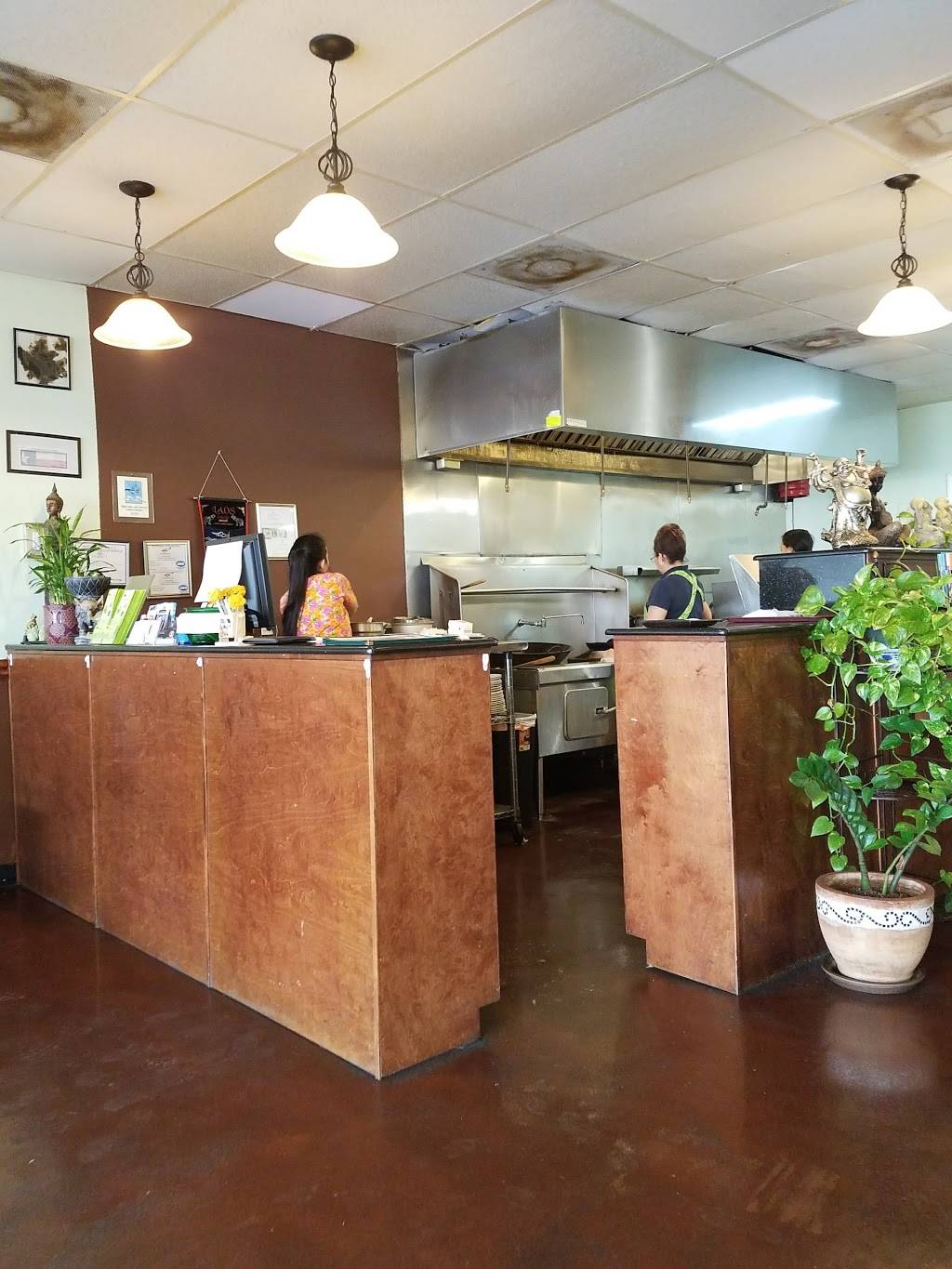 Thai Wok In | restaurant | 15917 TX-105, Montgomery, TX 77356, USA | 9365883411 OR +1 936-588-3411