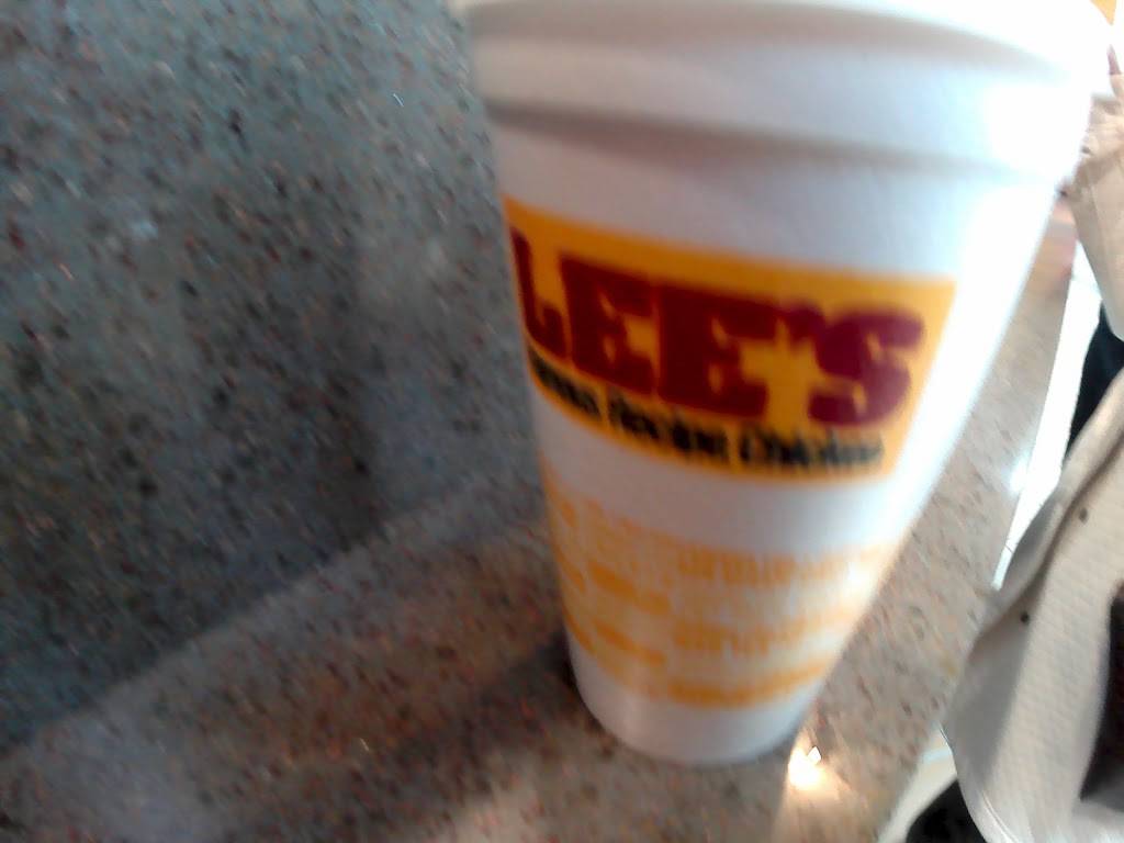 Lees Famous Recipe Chicken | restaurant | 500 Southpark Center, Strongsville, OH 44136, USA | 4402389199 OR +1 440-238-9199