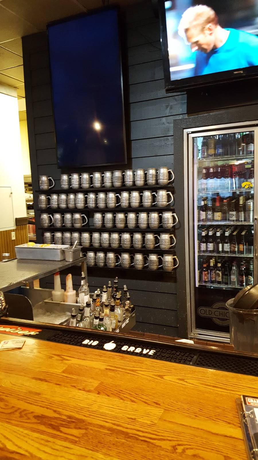 Old Chicago | restaurant | 75 2nd St, Coralville, IA 52241, USA | 3192481220 OR +1 319-248-1220