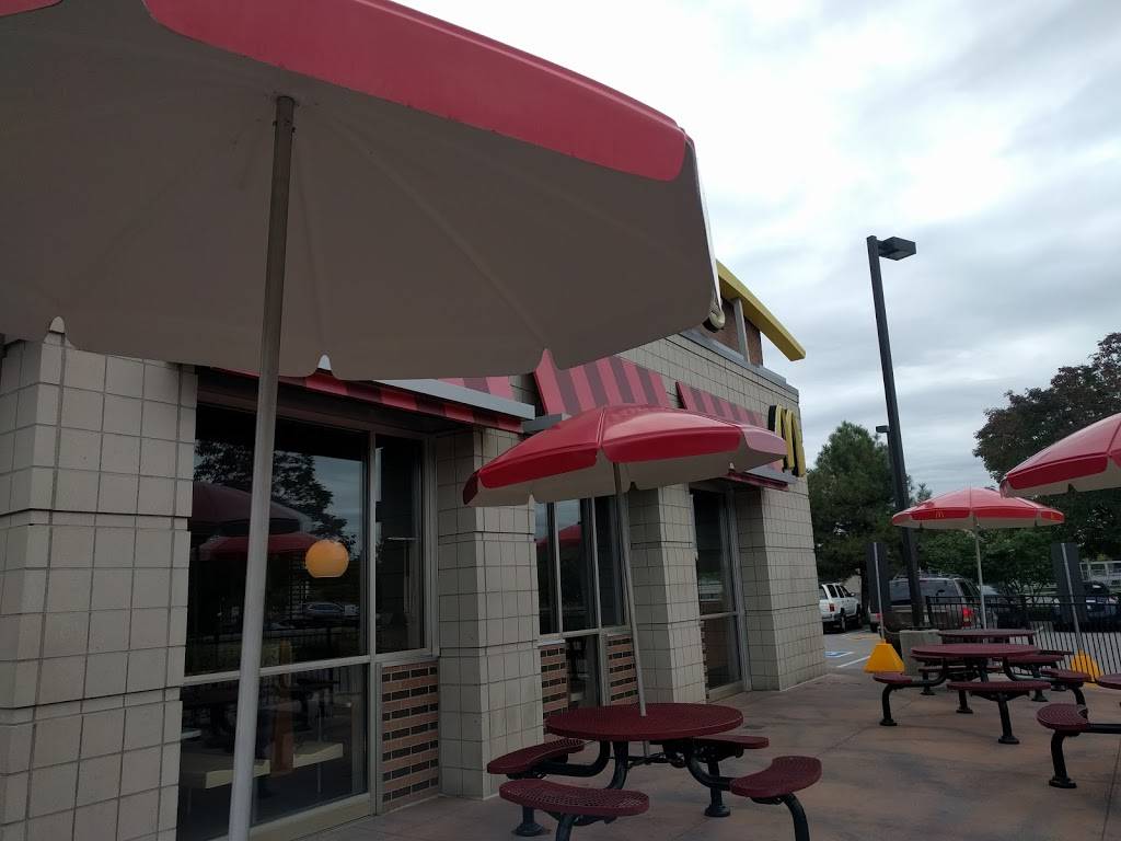 McDonalds | cafe | 6801 W Alameda Ave, Lakewood, CO 80226, USA | 3032379690 OR +1 303-237-9690