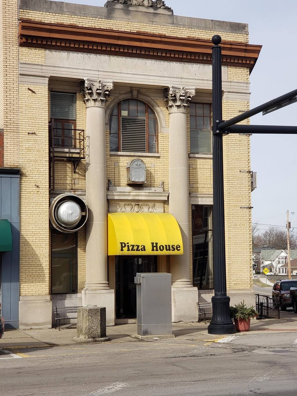 Newlondon Pizza House | restaurant | 2 S Main St, New London, OH 44851, USA | 4199298179 OR +1 419-929-8179