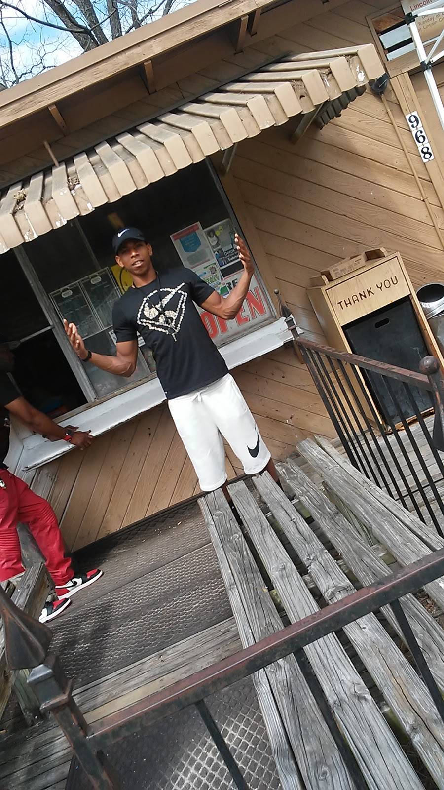 Pee Wees Snack Shack | meal takeaway | 968 Grenshaw St, Houston, TX 77088, USA | 2814459677 OR +1 281-445-9677