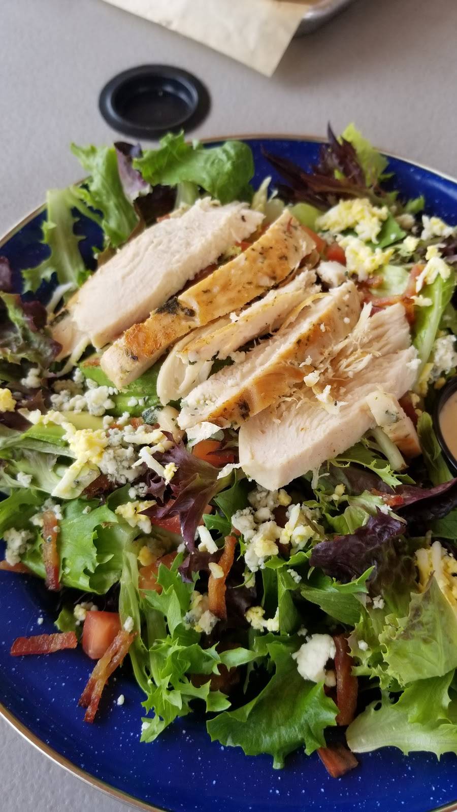 Finleys Round Rock | restaurant | 410 W Main St, Round Rock, TX 78664, USA | 7372024413 OR +1 737-202-4413