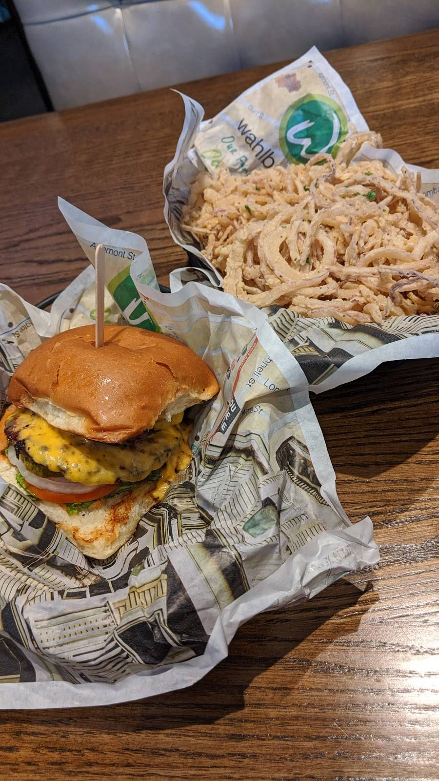 Wahlburgers | restaurant | 100 Robinson Centre Dr Suite 2550, Pittsburgh, PA 15205, USA | 4127449089 OR +1 412-744-9089