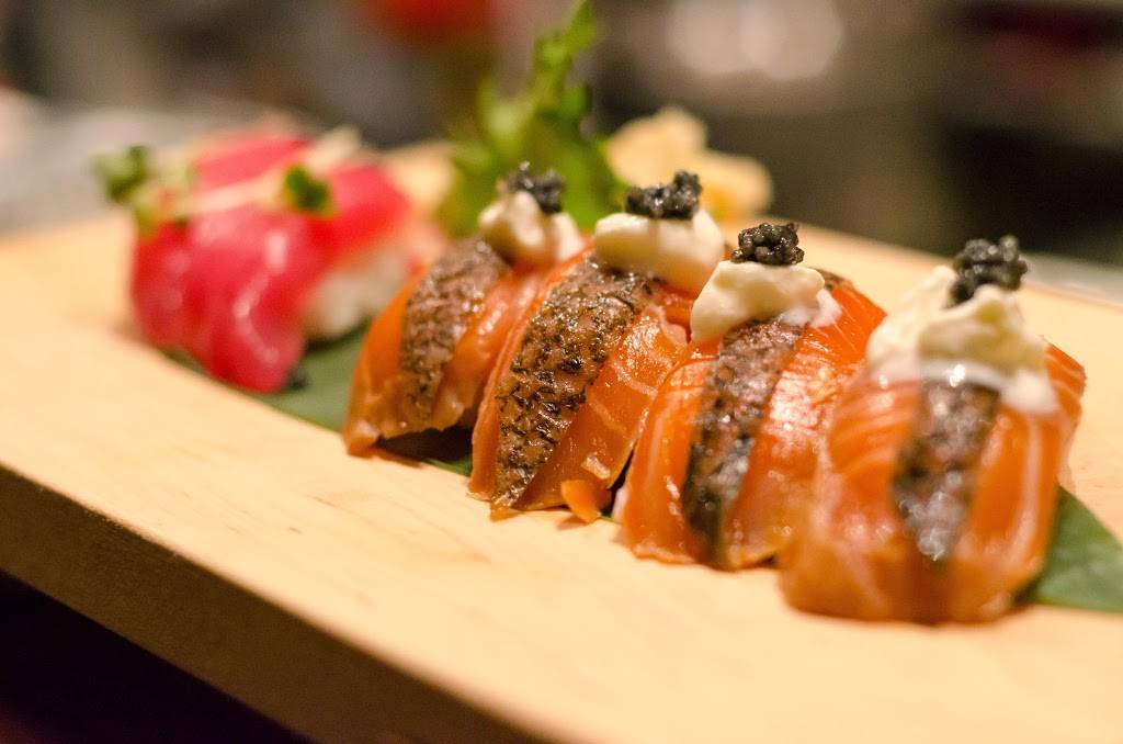 Yuzu Sushi & Robata Grill | restaurant | 1751 W Chicago Ave, Chicago, IL 60622, USA | 3126664100 OR +1 312-666-4100