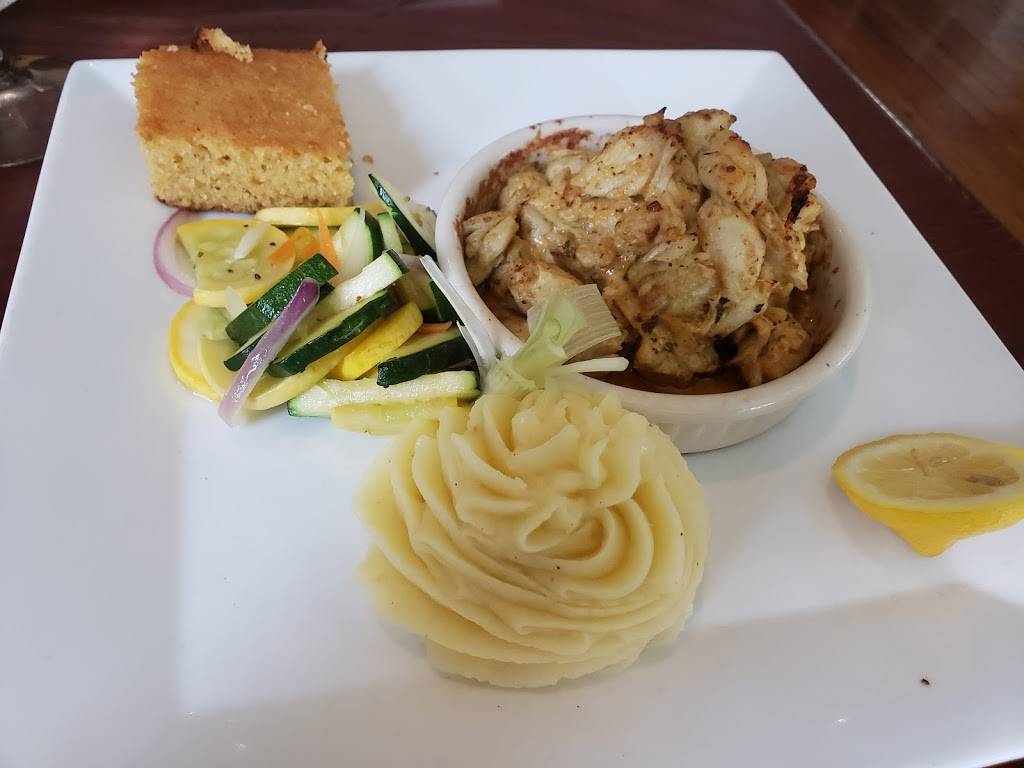 Crab N Que | restaurant | St. Michaels, 207 N Talbot St, St Michaels, MD 21663, USA | 4107458064 OR +1 410-745-8064