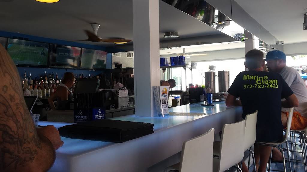 Boathouse Lakeside Bar & Grill | restaurant | 107 Village Marina Rd, Eldon, MO 65026, USA | 5735529464 OR +1 573-552-9464