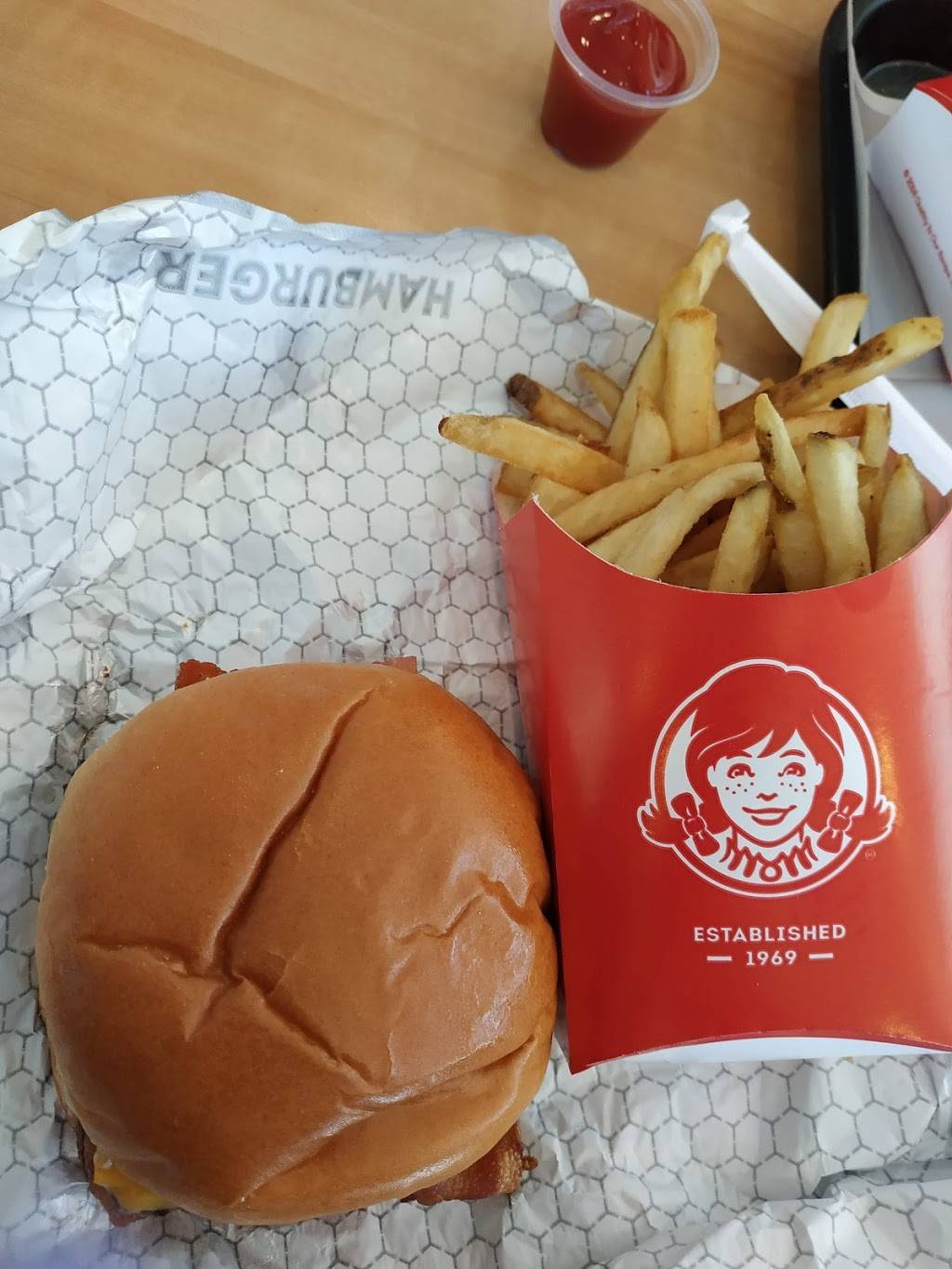 Wendys | restaurant | 1761 Forest Ave, Staten Island, NY 10303, USA | 7189812102 OR +1 718-981-2102