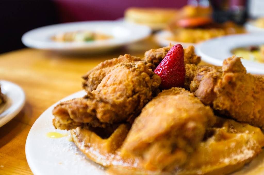 Krack Of Dawn Donuts | restaurant | 311 University Blvd ste 300, Round Rock, TX 78665, USA | 5129920376 OR +1 512-992-0376