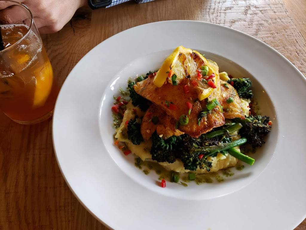 Pierce Tavern | restaurant | 5135 Main St, Downers Grove, IL 60515, USA | 6308695333 OR +1 630-869-5333