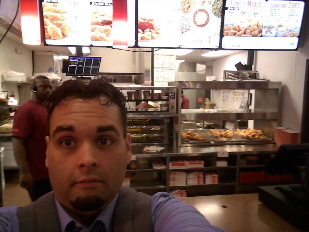 Popeyes Louisiana Kitchen | restaurant | 10087 E Washington St, Indianapolis, IN 46229, USA | 3178975563 OR +1 317-897-5563