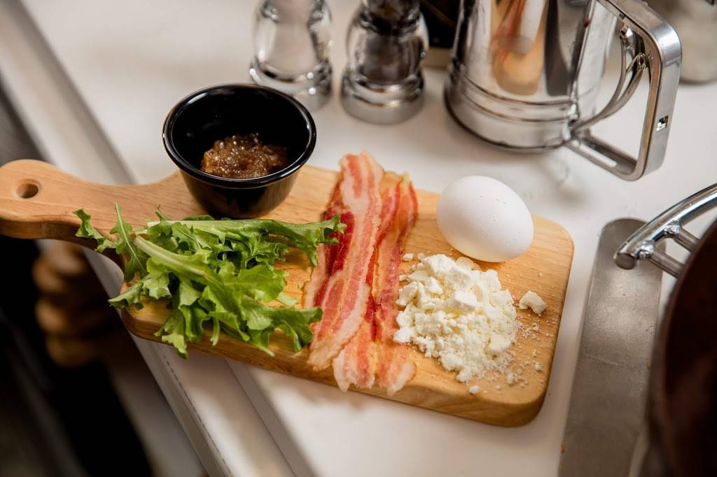 LA CREME | restaurant | 111 E Main Ave, Zeeland, MI 49464, USA | 6167721705 OR +1 616-772-1705