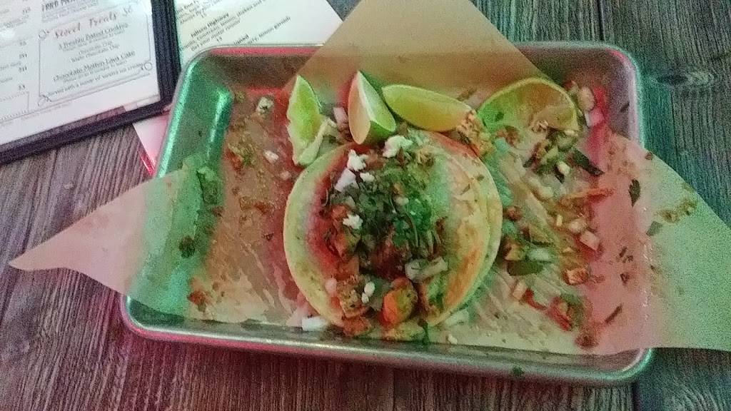 Dirty Bull Tavern | restaurant | 21797 Ventura Blvd, Woodland Hills, CA 91364, USA | 8186108308 OR +1 818-610-8308