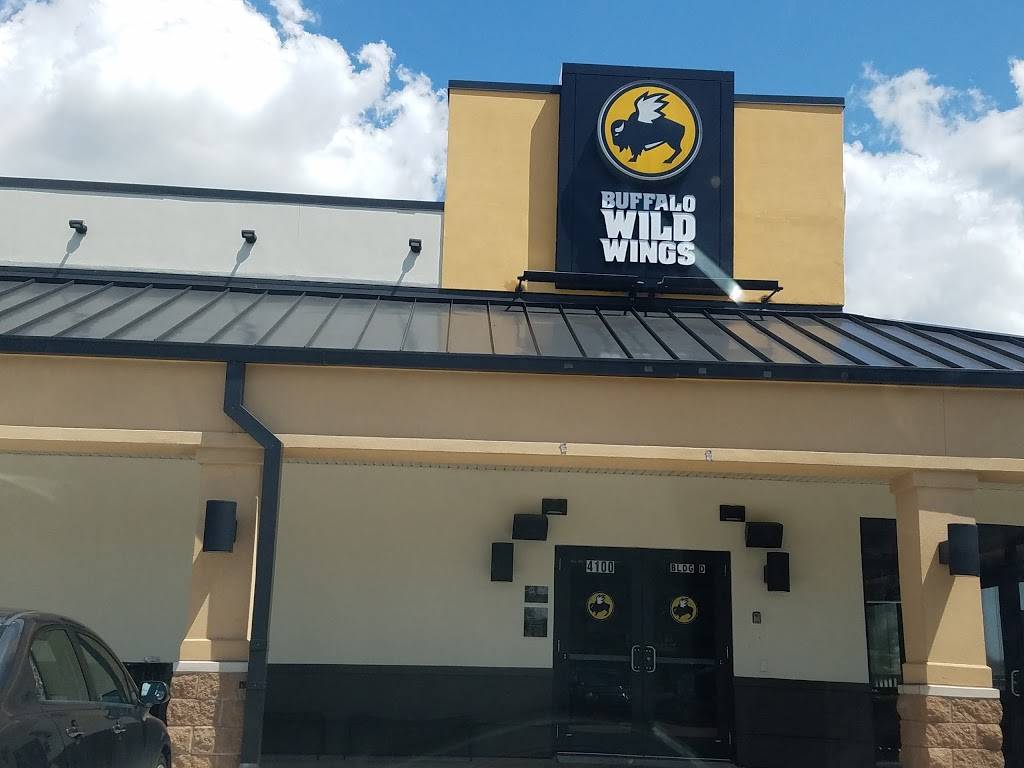 Buffalo Wild Wings | meal takeaway | 4150 General De Gaulle Dr, New Orleans, LA 70131, USA | 5042833256 OR +1 504-283-3256