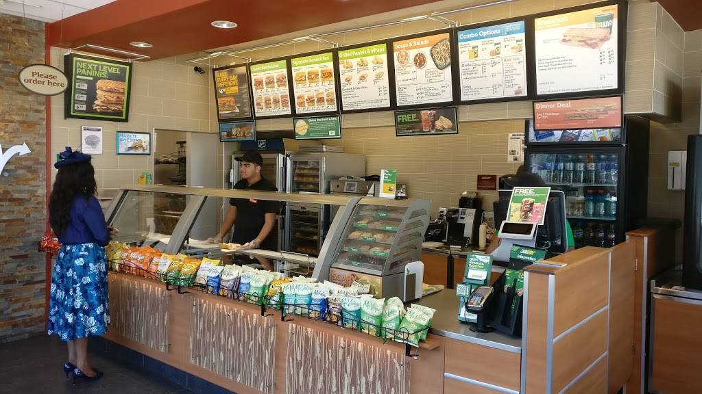 Subway | restaurant | Credit Valley Town Plaza, 6065 Creditview Rd Unit 105E, Mississauga, ON L5V 2A8, Canada | 9058149101 OR +1 905-814-9101