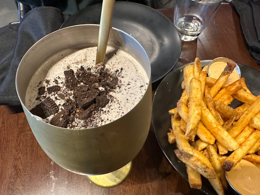 Fancy Burger | night club | 37 W University Pkwy, Orem, UT 84058, USA | 8017627517 OR +1 801-762-7517