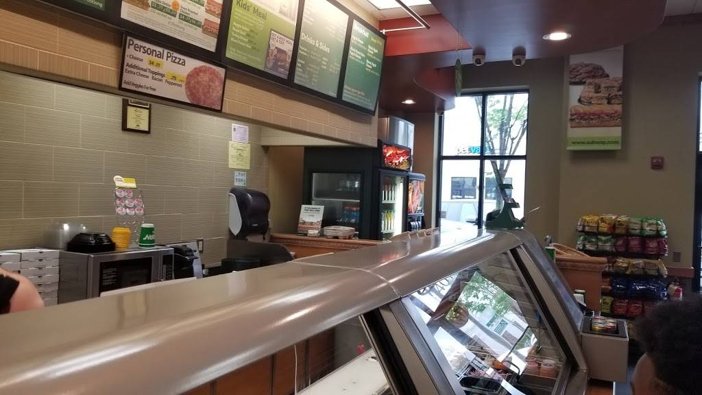 Subway Restaurants | restaurant | 11085 Resort Road #401, Ellicott City, MD 21042, USA | 4104807676 OR +1 410-480-7676