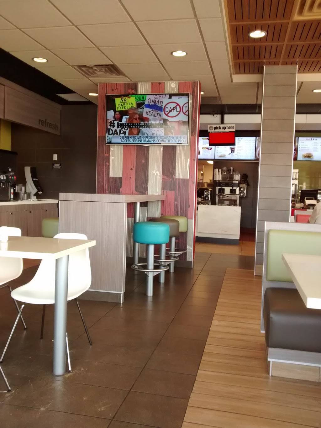 McDonalds | cafe | 203 Norfleet Dr, Senatobia, MS 38668, USA | 6625624500 OR +1 662-562-4500
