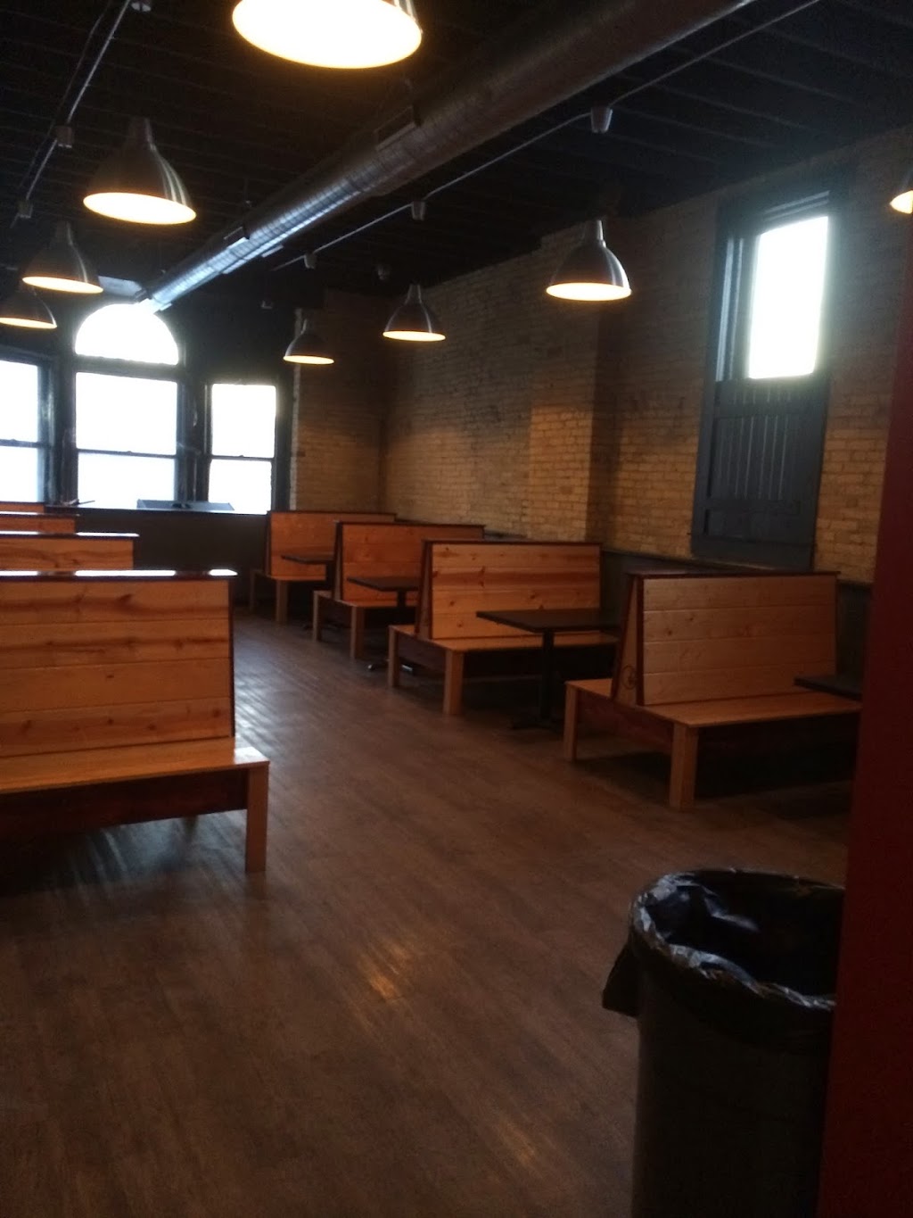 Ians Pizza Cream City | restaurant | 146 E Juneau Ave, Milwaukee, WI 53202, USA | 4147279200 OR +1 414-727-9200