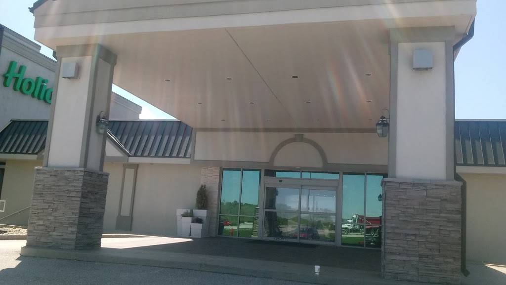 Burger Theory - Holiday Inn Bloomington | restaurant | 1710 N Kinser Pike, Bloomington, IN 47404, USA | 8123343252 OR +1 812-334-3252