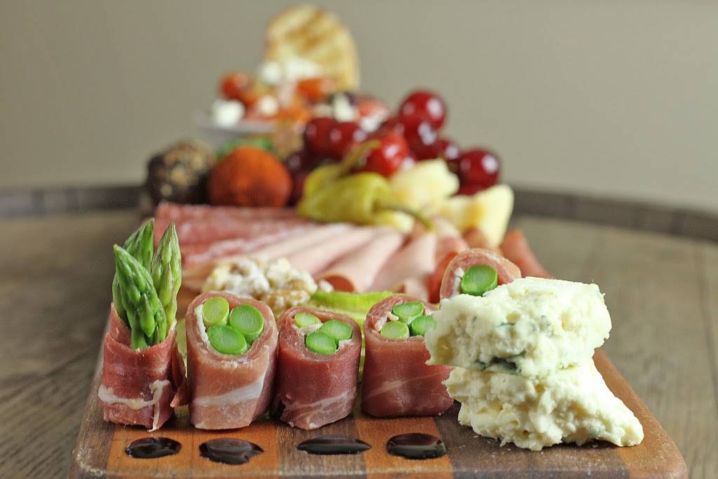 Pinstripes | restaurant | 435 E Illinois St, Chicago, IL 60611, USA | 3125273010 OR +1 312-527-3010