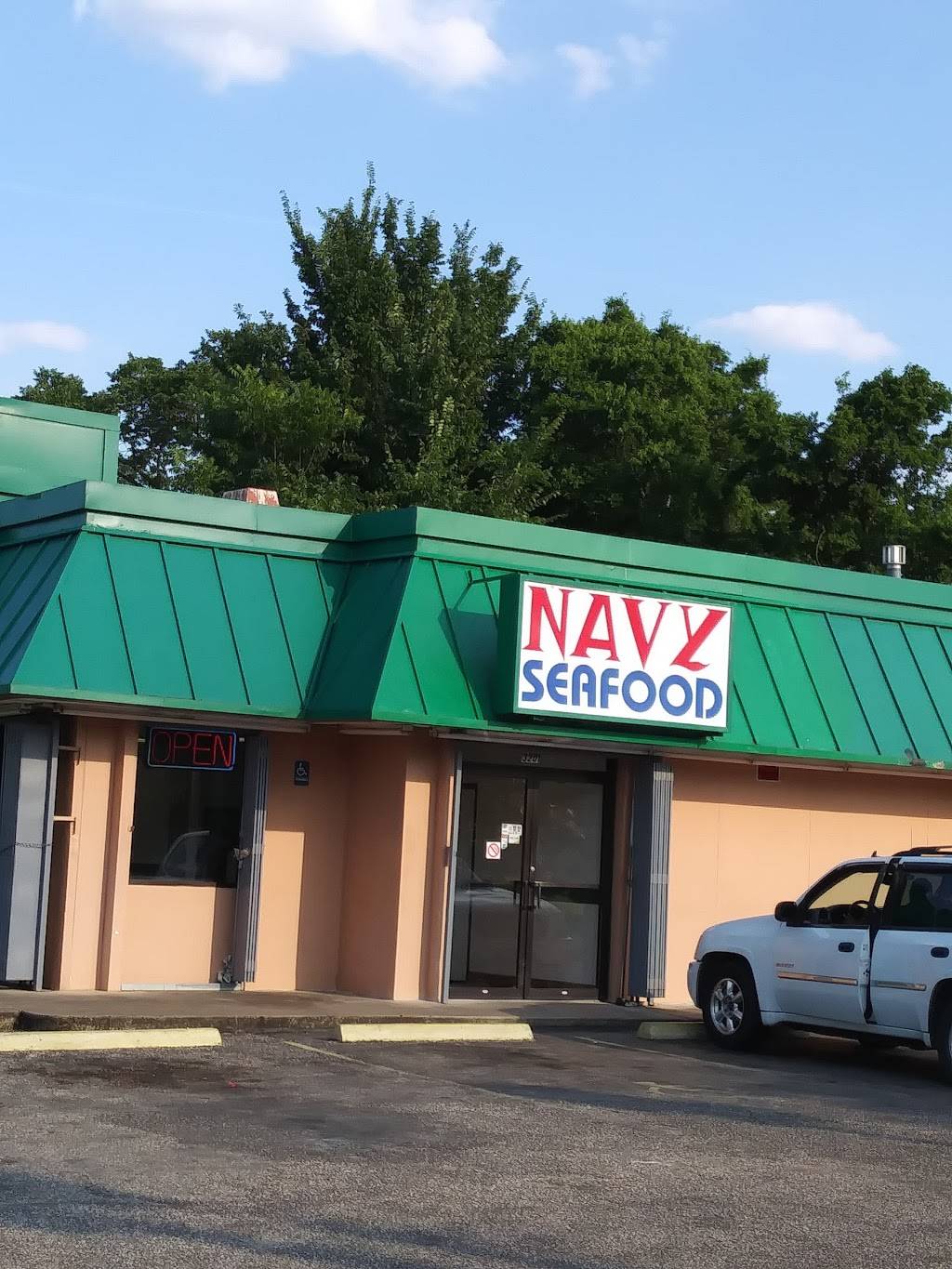 Navy Seafood | restaurant | 3201 Emancipation Ave, Houston, TX 77004, USA | 7135265644 OR +1 713-526-5644