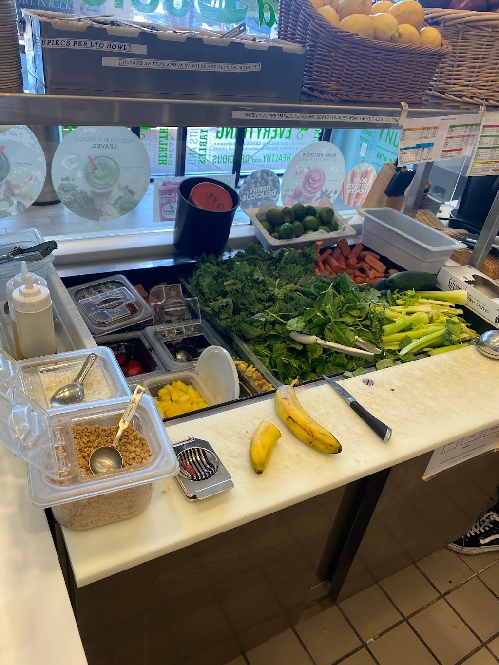 Robeks Fresh Juices & Smoothies | restaurant | 2701 Harbor Blvd, Costa Mesa, CA 92626, USA | 7144380048 OR +1 714-438-0048