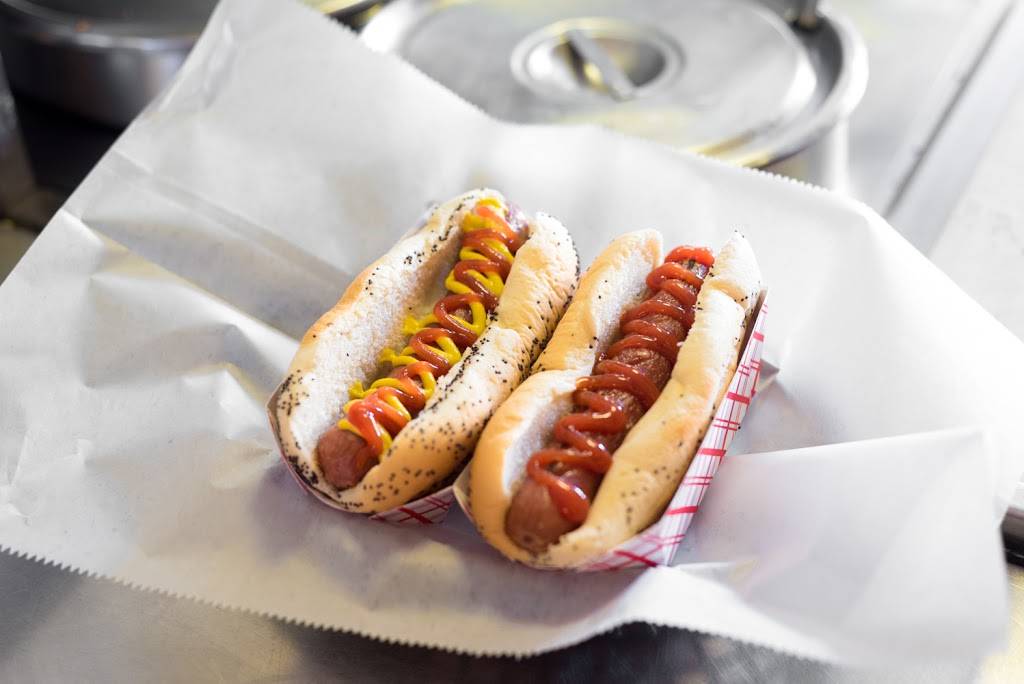 Skippers Pub & Top Deck | restaurant | 121 E High St, Oxford, OH 45056, USA | 5135230066 OR +1 513-523-0066