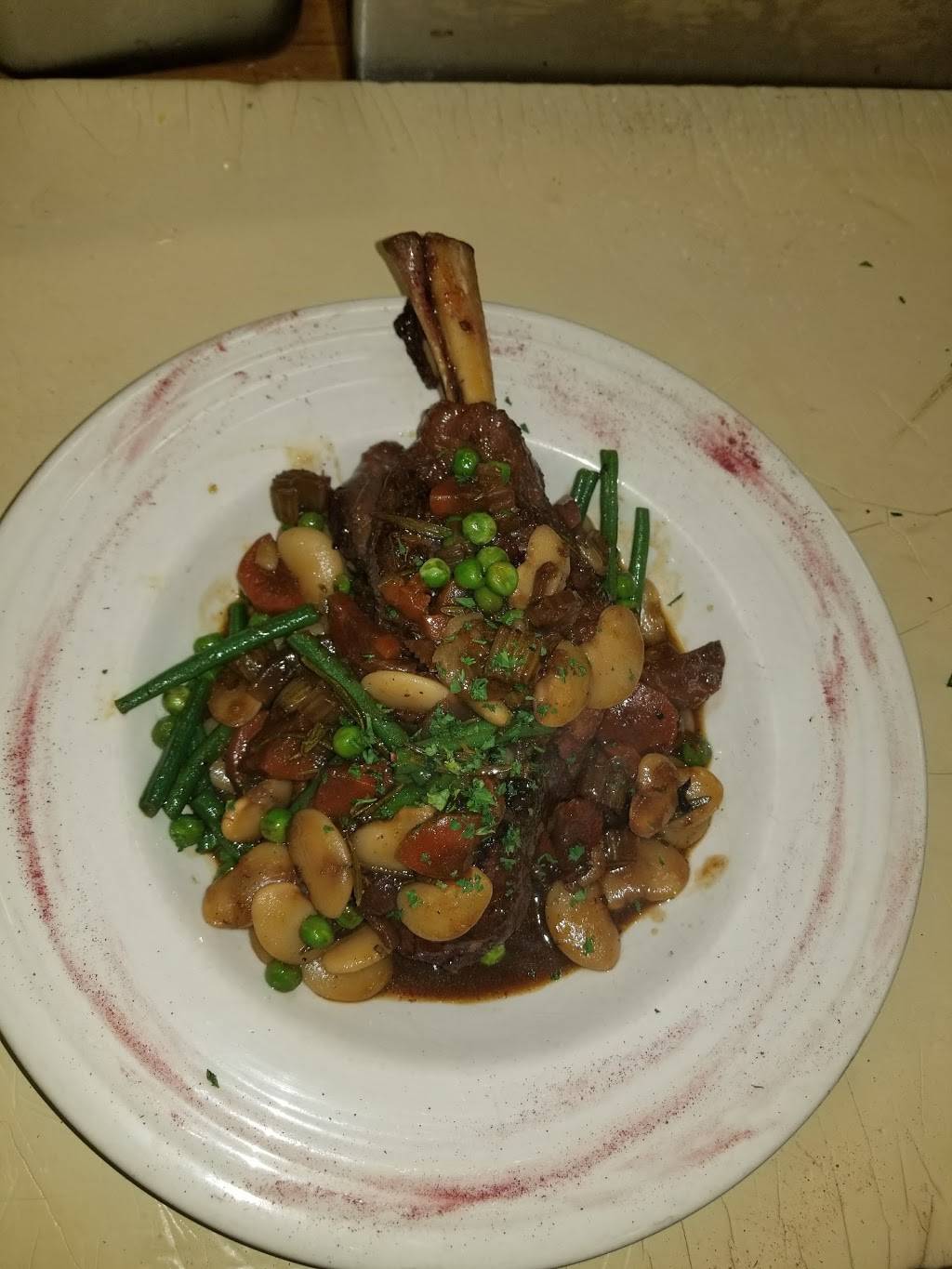 Le Petit Paris | restaurant | 260 E Chestnut St, Chicago, IL 60611, USA | 3127878260 OR +1 312-787-8260