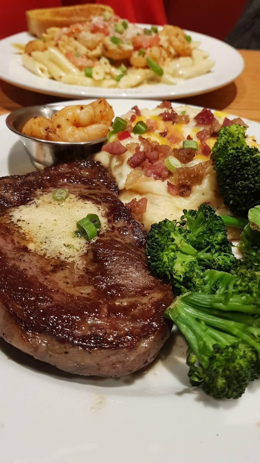 Chilis Grill & Bar | meal takeaway | 17240 Ventura Blvd, Encino, CA 91316, USA | 8189068469 OR +1 818-906-8469