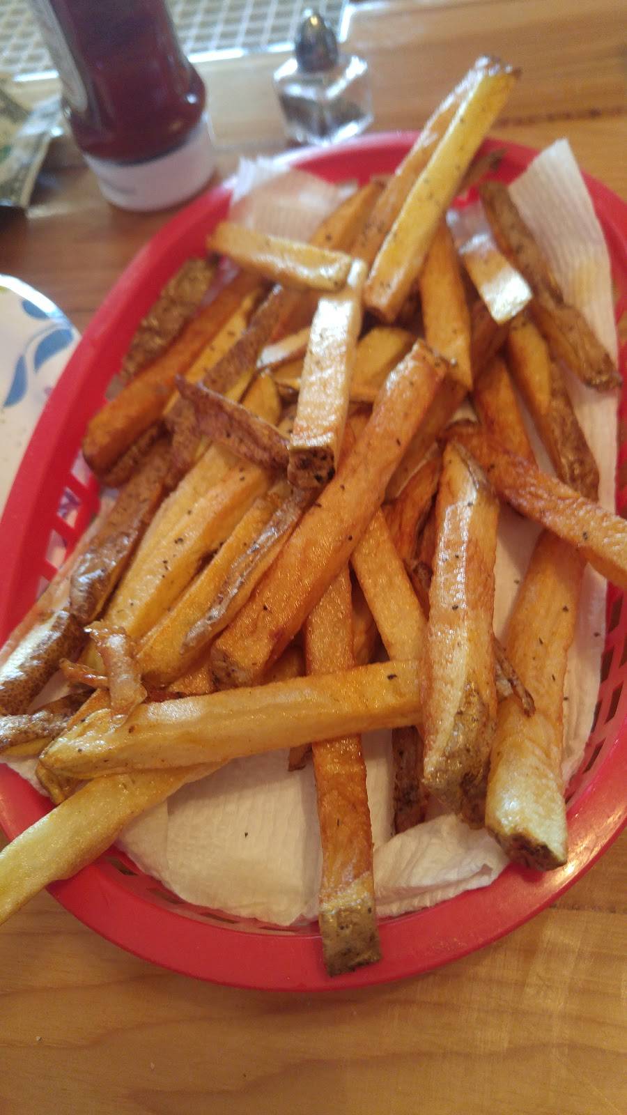 Krankys Pub and Grill | restaurant | W8546 USH 12, Fort Atkinson, WI 53538, USA | 9205689090 OR +1 920-568-9090