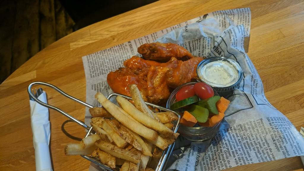 Coops Smokin Wing House | restaurant | 18077 Leslie St, Newmarket, ON L3Y 8T8, Canada | 9059538483 OR +1 905-953-8483