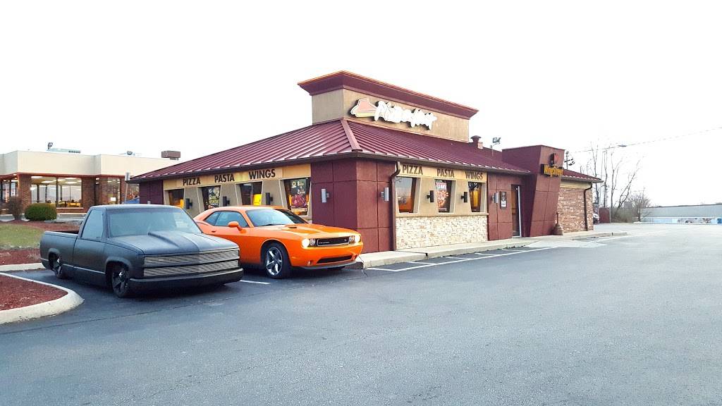 Pizza Hut | meal takeaway | 629 N Main St, Crossville, TN 38555, USA | 9314849610 OR +1 931-484-9610