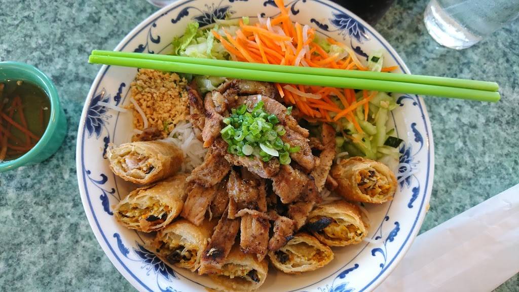 Viet House Restaurant Ltd | restaurant | 6226 Richmond Hwy, Alexandria, VA 22303, USA | 7036606741 OR +1 703-660-6741
