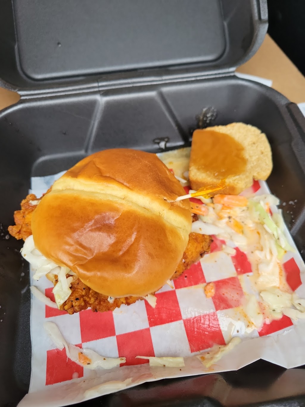 Champs Nashville Hot Chicken 2 | restaurant | 1114 W Seventh St, Auburn, IN 46706, USA | 2602969400 OR +1 260-296-9400