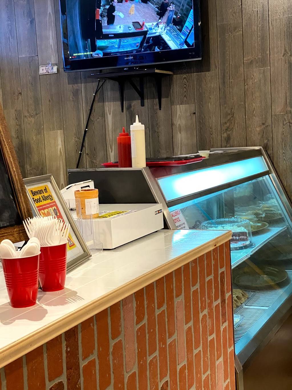 Maddys Grill | restaurant | 4086 Main St, Bridgeport, CT 06606, USA | 2032962338 OR +1 203-296-2338