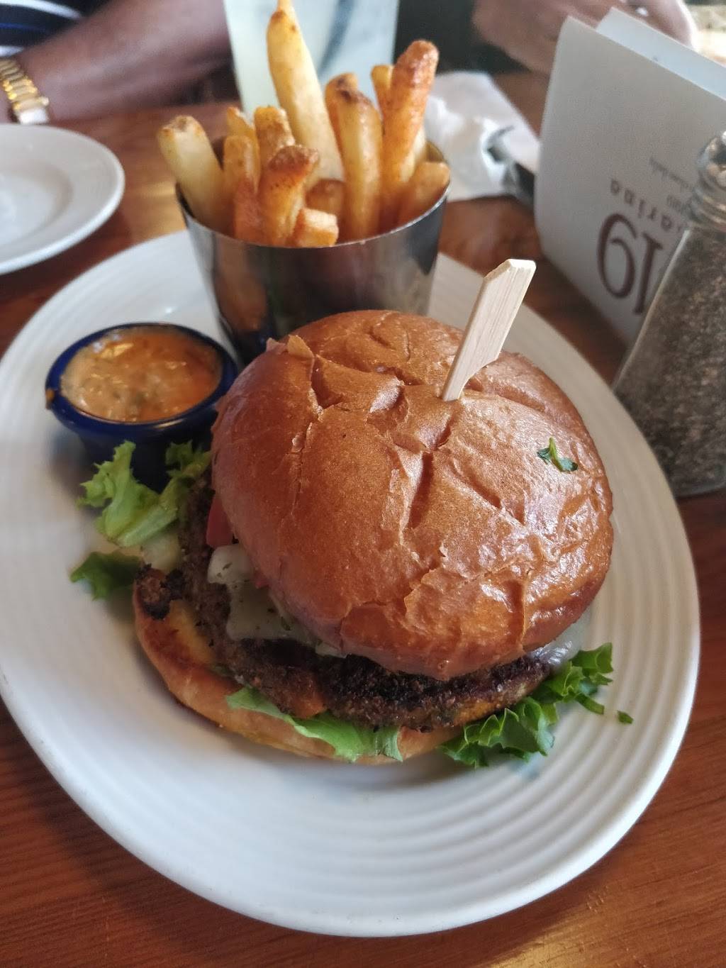 Boathouse 19 | restaurant | 9001 S 19th St, Tacoma, WA 98466, USA | 2535651919 OR +1 253-565-1919