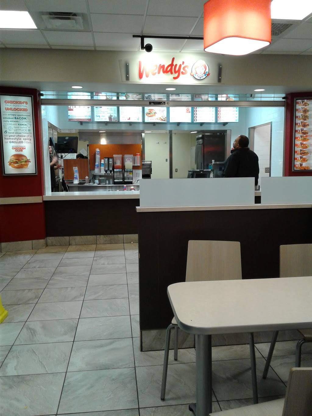 Wendys | restaurant | 3560 Greenfield Rd, Dearborn, MI 48120, USA | 3132405295 OR +1 313-240-5295