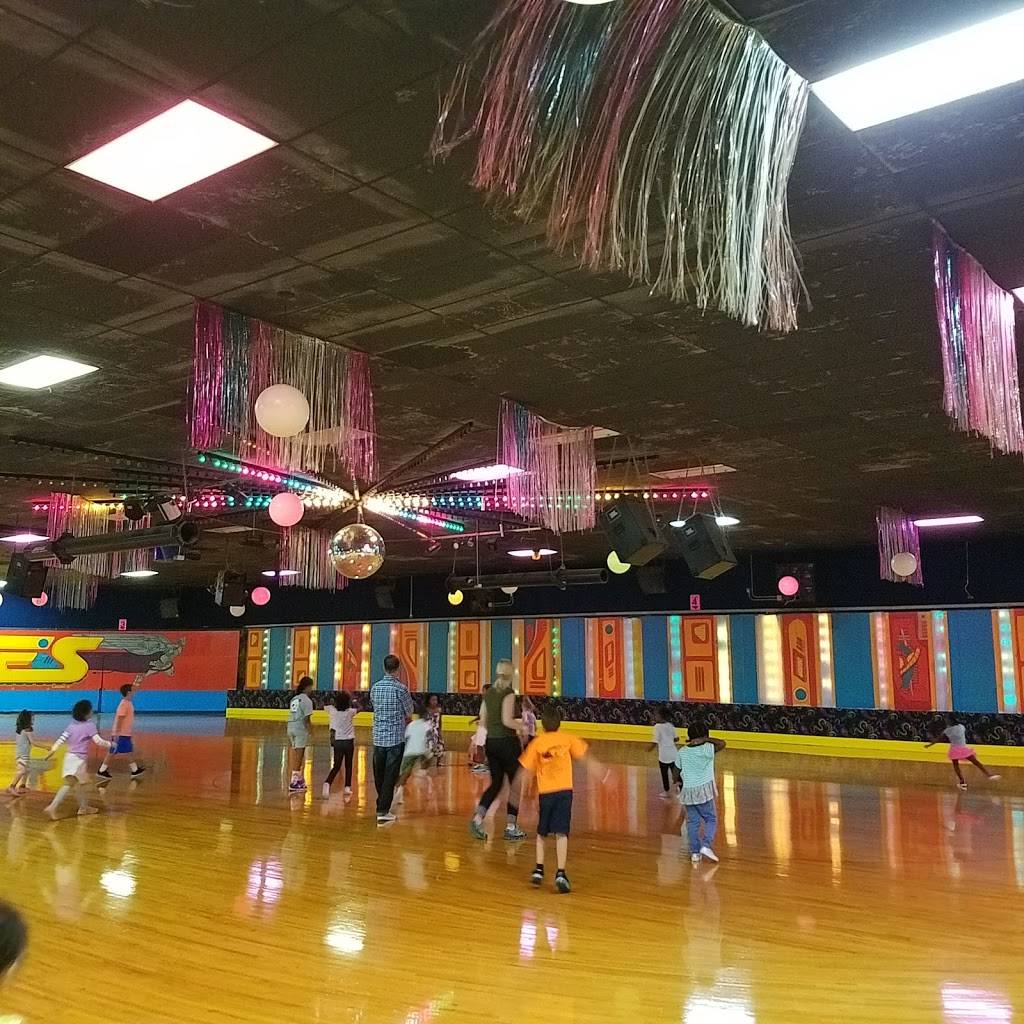 United Skates of America | restaurant | 3362 Refugee Rd, Columbus, OH 43232, USA | 6142397202 OR +1 614-239-7202