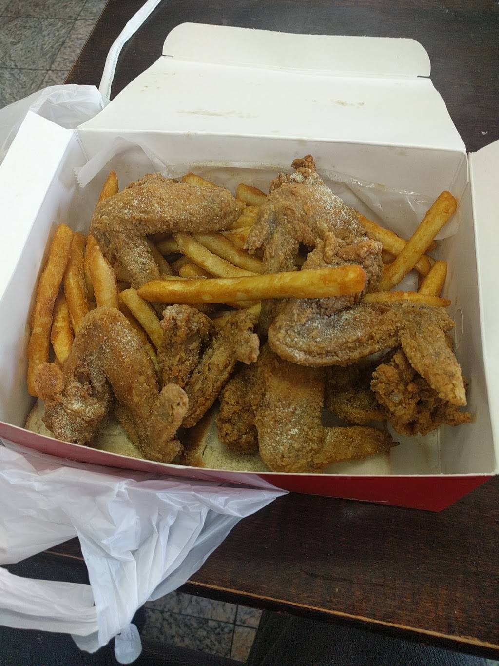 Hip Hop Fish & Chicken | restaurant | 227 E Baltimore St, Baltimore, MD 21202, USA | 4107277770 OR +1 410-727-7770