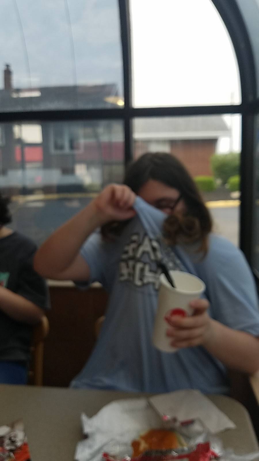 Wendys | restaurant | 393 N Broad St, Fairborn, OH 45324, USA | 9378792371 OR +1 937-879-2371