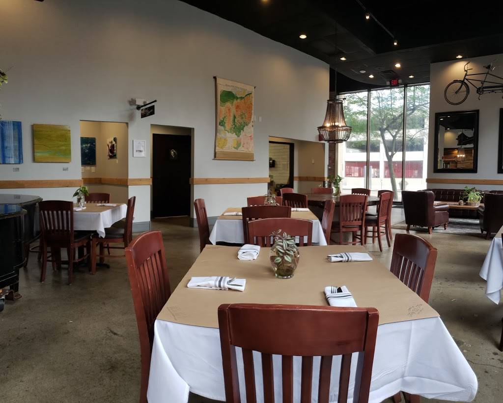 Table 33 | restaurant | 130 W 2nd St, Dayton, OH 45402, USA | 9379993070 OR +1 937-999-3070