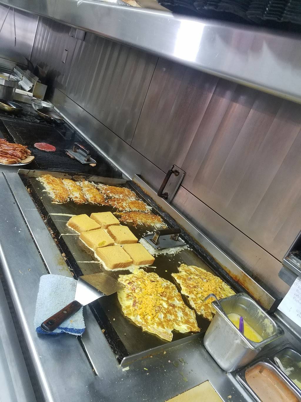 Golden Burger | meal takeaway | 6380 Long Beach Blvd W, Long Beach, CA 90805, USA | 5624282721 OR +1 562-428-2721