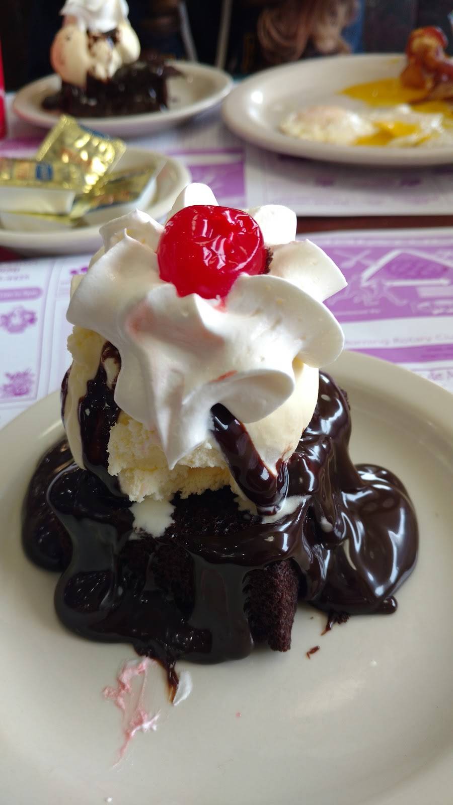 Bay City Big Boy | restaurant | 500 N Euclid Ave, Bay City, MI 48706, USA | 9896865280 OR +1 989-686-5280