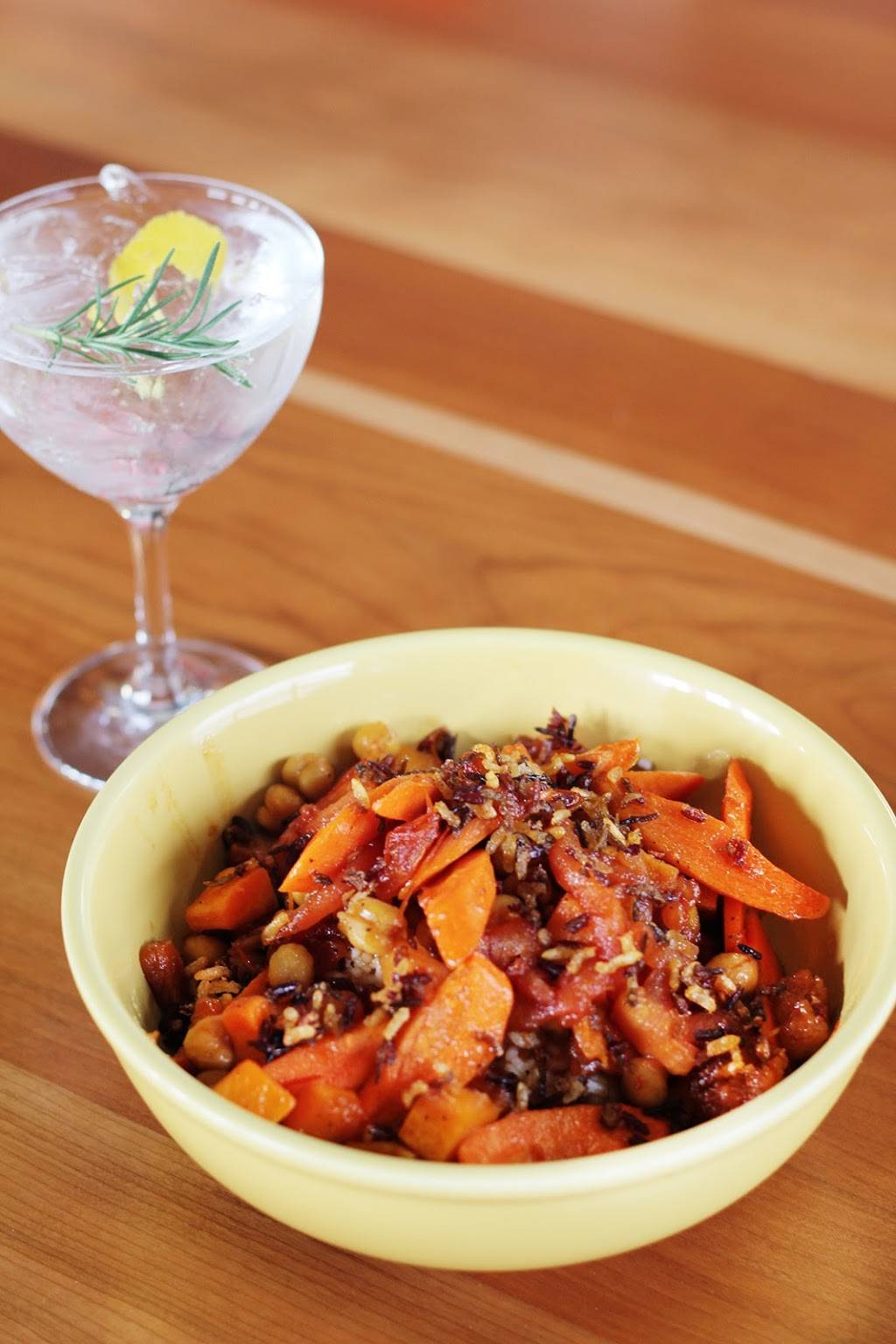 Sandy Point Beach House - Grand Rapids | restaurant | 822 Ottawa Ave NW, Grand Rapids, MI 49503, USA | 6164207724 OR +1 616-420-7724