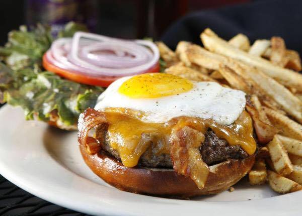 Kumas Corner | restaurant | 2900 W Belmont Ave, Chicago, IL 60618, USA | 7736048769 OR +1 773-604-8769