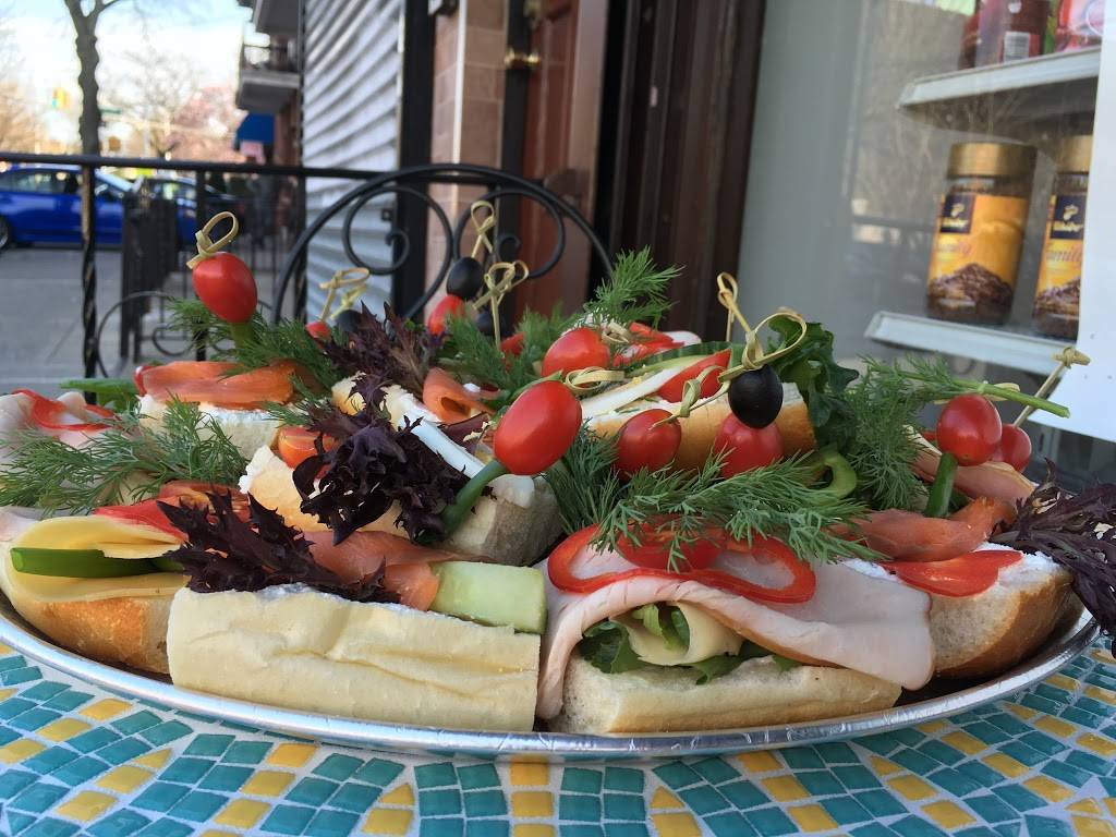 Slovianka | restaurant | 62-42 Forest Ave, Ridgewood, NY 11385, USA | 7183667100 OR +1 718-366-7100